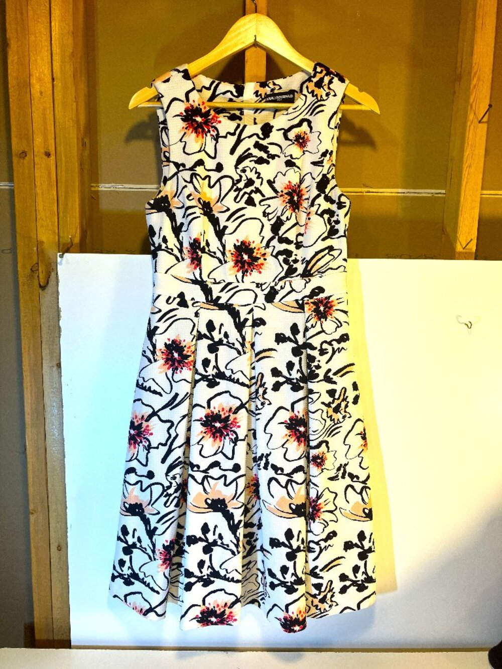 KARL LAGERFELD (PARIS) Floral Print A-Line Sleeveless Dress.  Size 10.